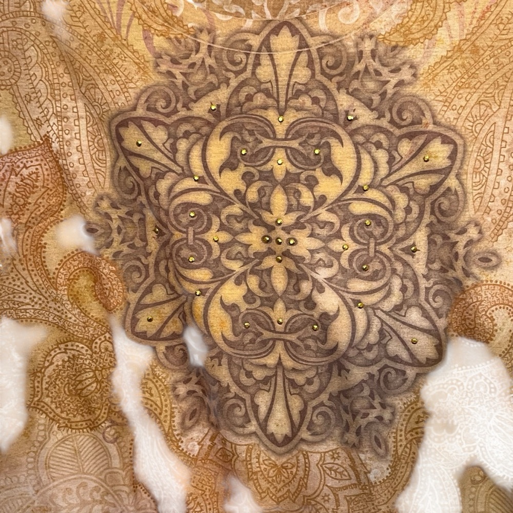 Appropriate Behavior size 1X tan / gold print tee crew neck NWOT - Picture 4 of 7